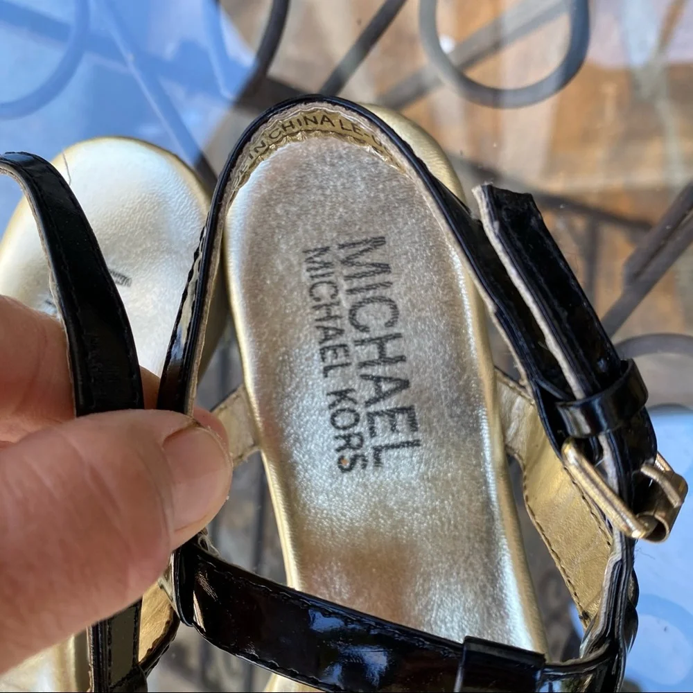 Michael Kors Girls 1‎ Black Patent Thong Sandals
